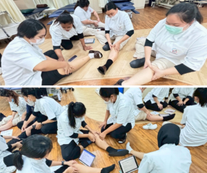 自分の膝をさわっているセラピストたち