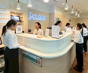 スタッフがロープレをしている