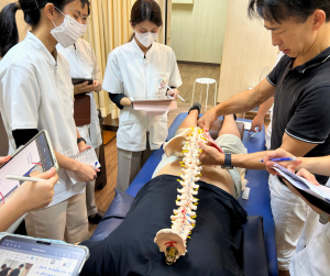 模型をつかって説明する講師